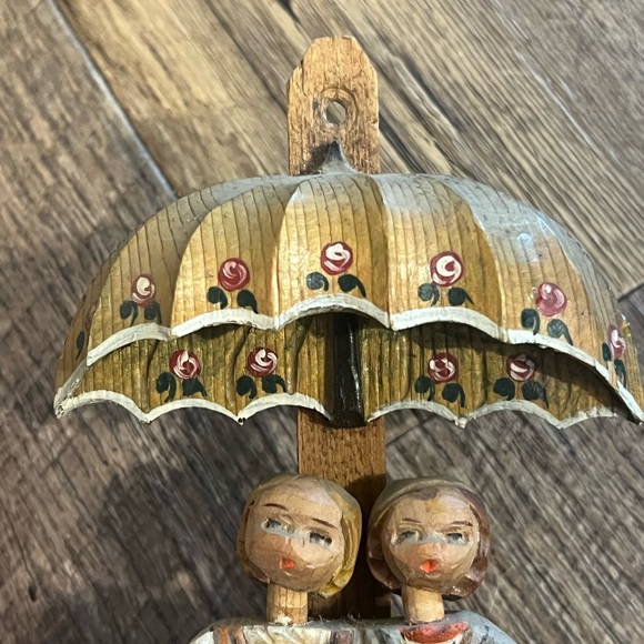 Vintage Anri Carved Wood Key Holder Singing Children Moveable Head Umbrella - Picture 5 of 8
